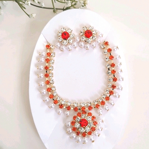 Jewelry - Necklace Set NIB